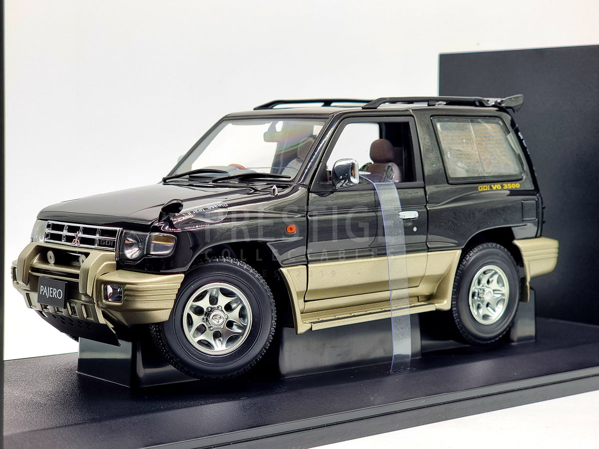 AUTOart NOS 1998 Mitsubishi Pajero SWB RHD GDI V6 Gloss Black