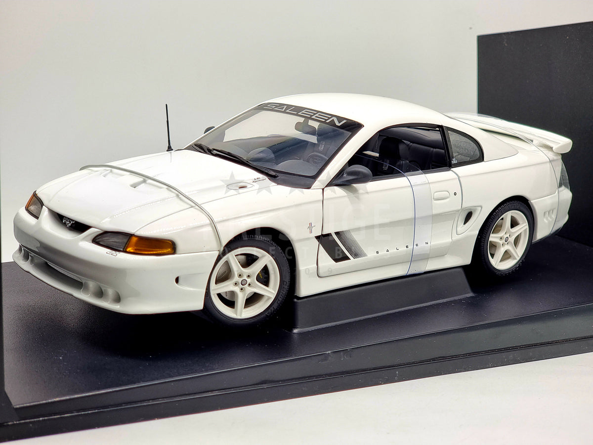オートアート Saleen Mustang S351 コンバーチブル 1/18 ミニカー