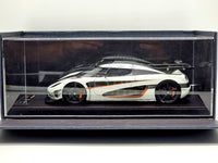 FrontiArt 2014 Koenigsegg One:1 White & Carbon F033-02 1:18 Scale - Used