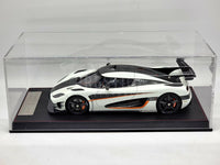 FrontiArt 2014 Koenigsegg One:1 White & Carbon F033-02 1:18 Scale - Used