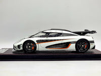 FrontiArt 2014 Koenigsegg One:1 White & Carbon F033-02 1:18 Scale - Used