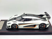 FrontiArt 2014 Koenigsegg One:1 White & Carbon F033-02 1:18 Scale - Used