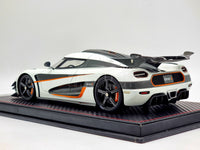FrontiArt 2014 Koenigsegg One:1 White & Carbon F033-02 1:18 Scale - Used