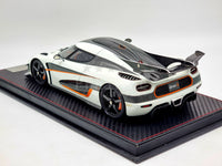 FrontiArt 2014 Koenigsegg One:1 White & Carbon F033-02 1:18 Scale - Used
