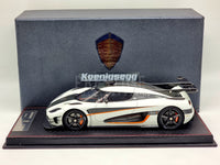 FrontiArt 2014 Koenigsegg One:1 White & Carbon F033-02 1:18 Scale - Used