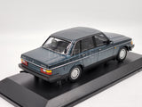 Minichamps 1986 Volvo 240 GL Sedan Petrol Metallic 1:18 - New